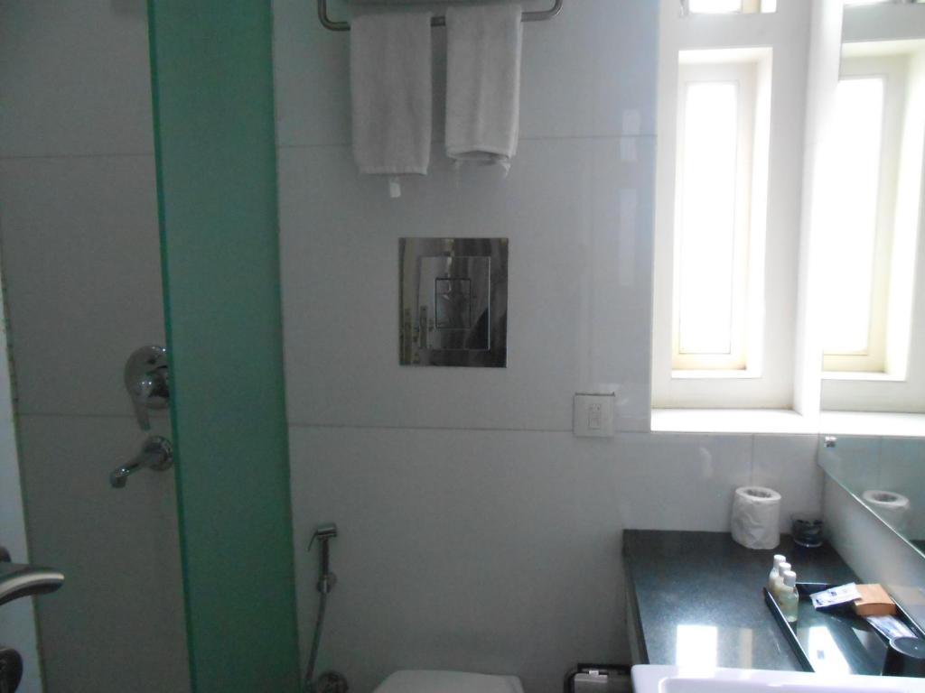 Sapphire Suite Calcutá Quarto foto