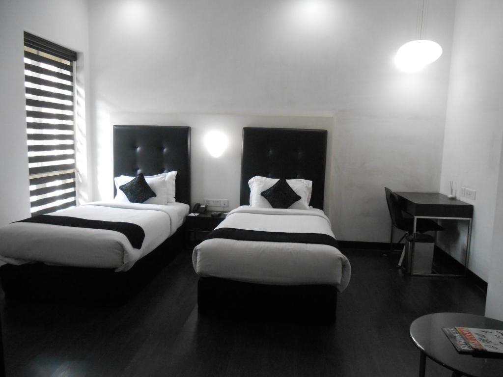 Sapphire Suite Calcutá Quarto foto