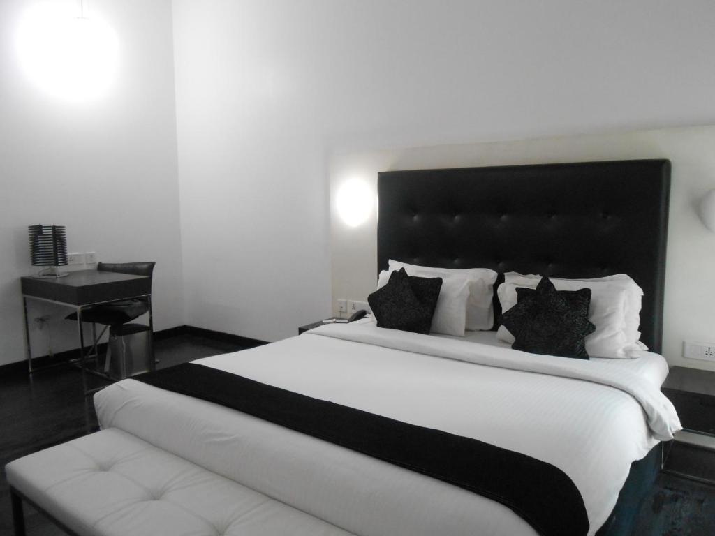 Sapphire Suite Calcutá Quarto foto